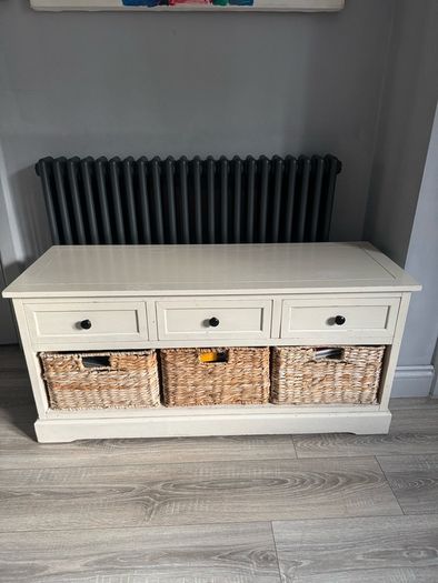 Beautiful Cream Vintage Style Console Table Wicker Baskets