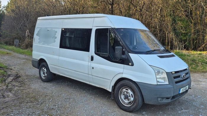 Crew cab ,6 seater  Ford transit van