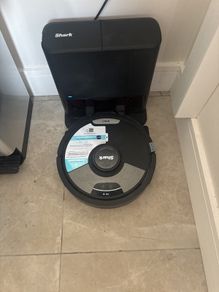 Shark robot vacuum