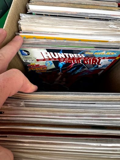 Marvel, DC & Indie Medium Comic Box w 180 comics for Sale