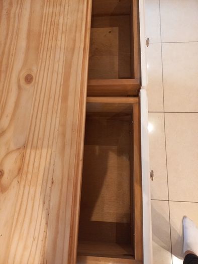 chest of drawers