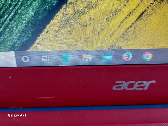 Acer Aspire Es1-523, Red, Amd E1-7010 Apu With Amd Radeon R Graphics, 1.5ghz, 4gb Ram, 500 G B Hdd, Windows 10
