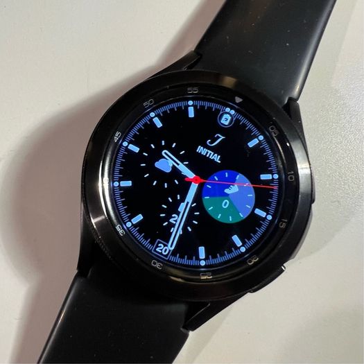 Samsung Galaxy Watch4 Classic 42mm Bluetooth (Black) - SM-R880