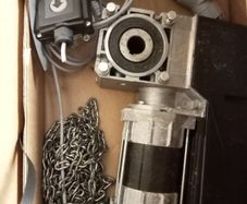 Roller shutter door gear motor
