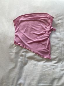 pink tank top