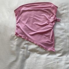 pink tank top