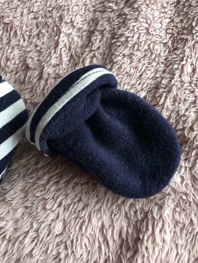 baby GAP gloves