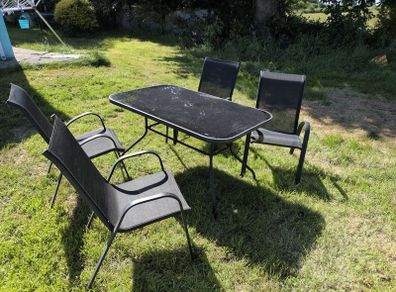 Garden table & chairs