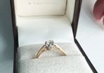 Diamond gold ring