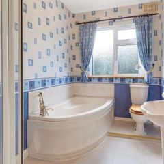 Corner Bath and Taps
