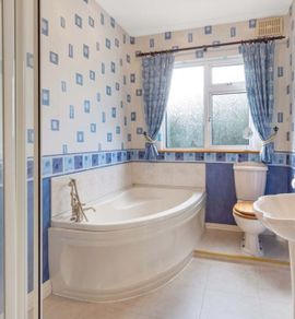 Corner Bath and Taps
