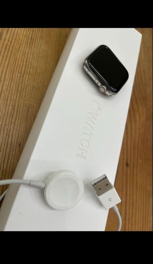 Apple Watch Series 5 stainless steel 100% Battery health.