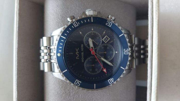 Michael Kors Bayville Chronograph MK8727 A Timeless Masterpiece