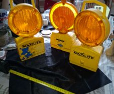 3 Road Lights, I know nothing about these, selling 3 together, Postage Available