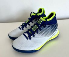 kids high top Astro football boots 9.5 junior