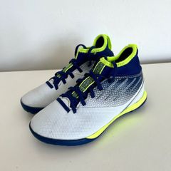 kids high top Astro football boots 9.5 junior