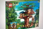 lego treehouse- unopened