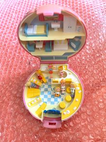 Vintage 1989 Bluebird Polly Pocket Cafe including extra figures