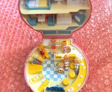 Vintage 1989 Bluebird Polly Pocket Cafe including extra figures