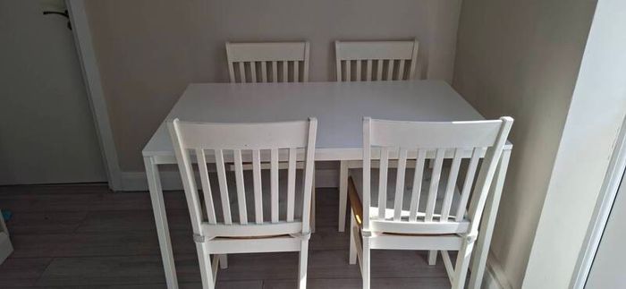 Dining Table + 4 Chairs