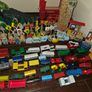 550+ Piece Train Set - Tracks, Vehicles, People, Buildings, Signs Image 6