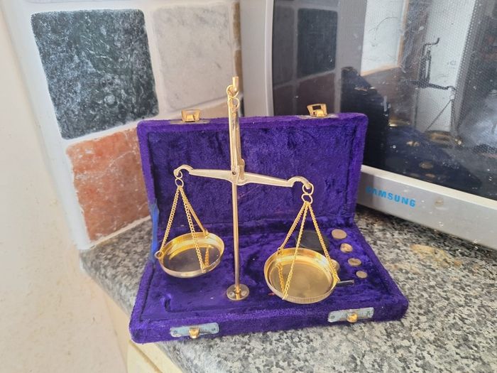 Vintage jewellers scales, complete with weights and tweezers in lovely velvet box