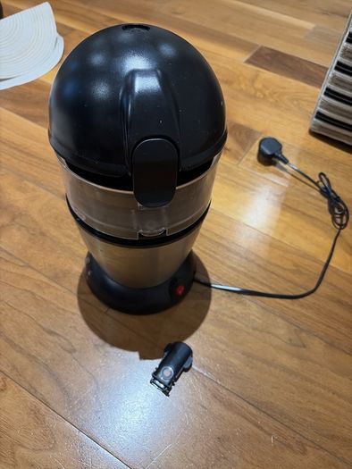 Automatic Orange Juice Squeezer