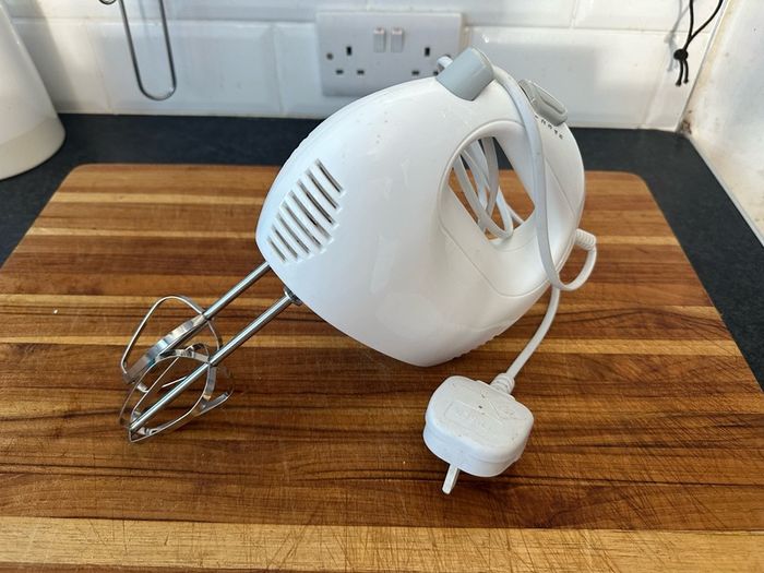 Hand mixer