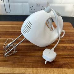 Hand mixer