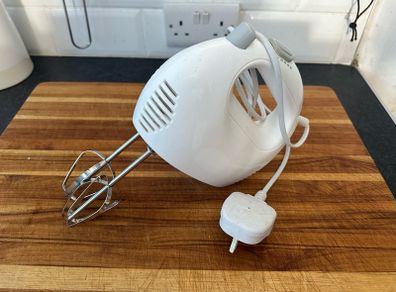 Hand mixer