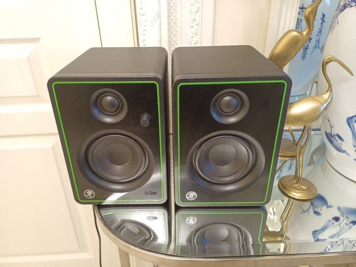 Mackie powered Speaker studio monitor