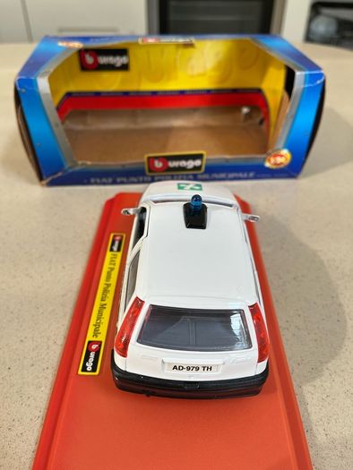 Fiat Punto Police 1/24 Burago