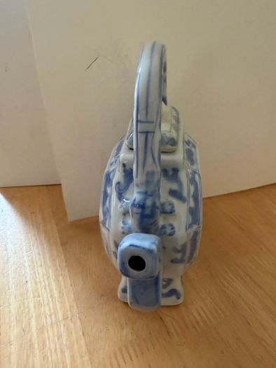 Vintage  Oriental Blue and White Teapot