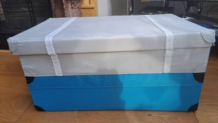 Toy storage box