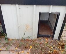 XL Dog kennel, insulated