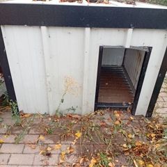 XL Dog kennel, insulated