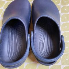 navy blue crocs