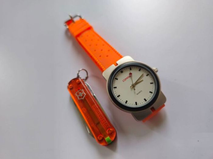 Vintage Compaq Quartz Watch with Matching colours Victorinox 58mm Swiss Army Knife Combo