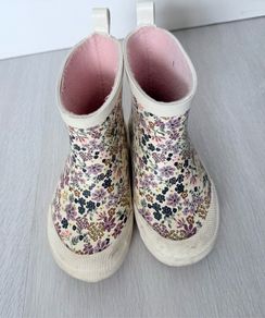 Kid rain boot size 24