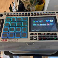 AKAI Professional MPC Live III Retro
