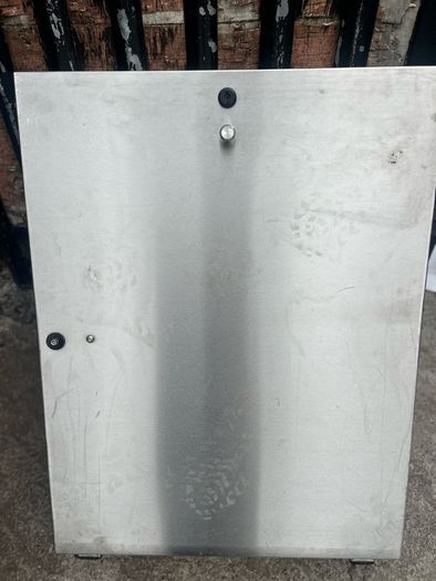 Stainless steel wall press