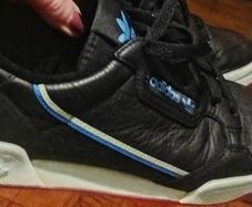 lovely lady black adidas runners