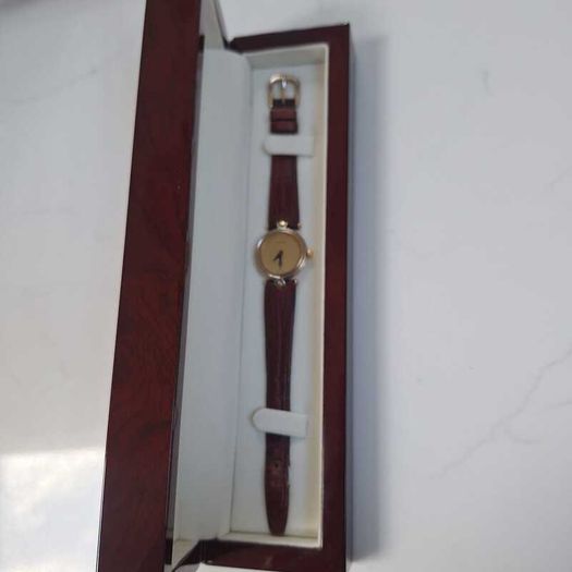 Ladies Vintage Guicci 4500L Quartz Watch
