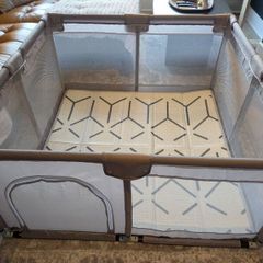 Foldable playpen for baby and toddler
