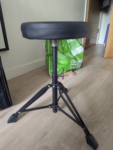 Drummer seat - PURE GEWA Drummer Thrones round seat DT-90 black, adjustable height, single braced