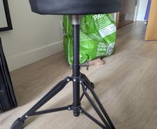 Drummer seat - PURE GEWA Drummer Thrones round seat DT-90 black, adjustable height, single braced