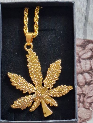 New old stock of costume Pendant Necklaces PRICE IS FOR 1 ONLY, Postage Available or Collection., Ideal for Dress Up, Stage, movies, Plays or Photos,