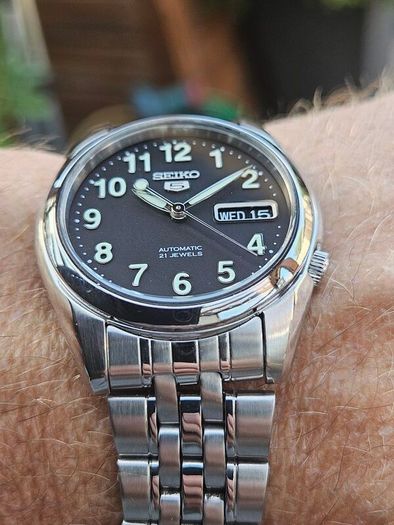 Watch Seiko 5 Automatic.