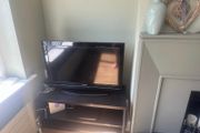 32" toshiba tv with mahogany stand
