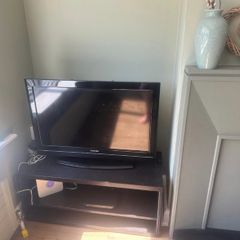 32" toshiba tv with mahogany stand